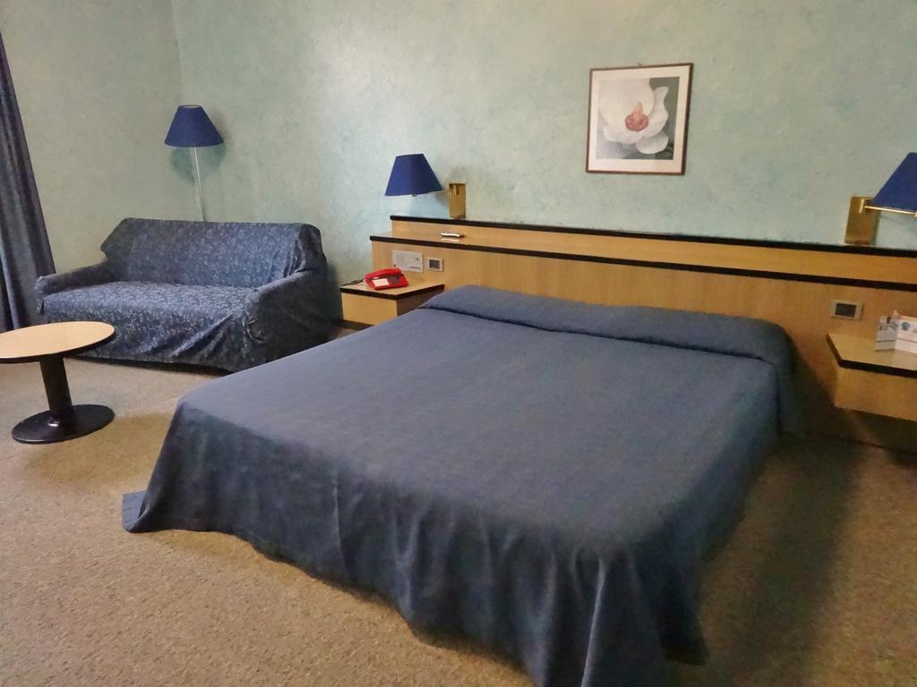 Hotel Longobardo Trezzo sullʼAdda Екстериор снимка