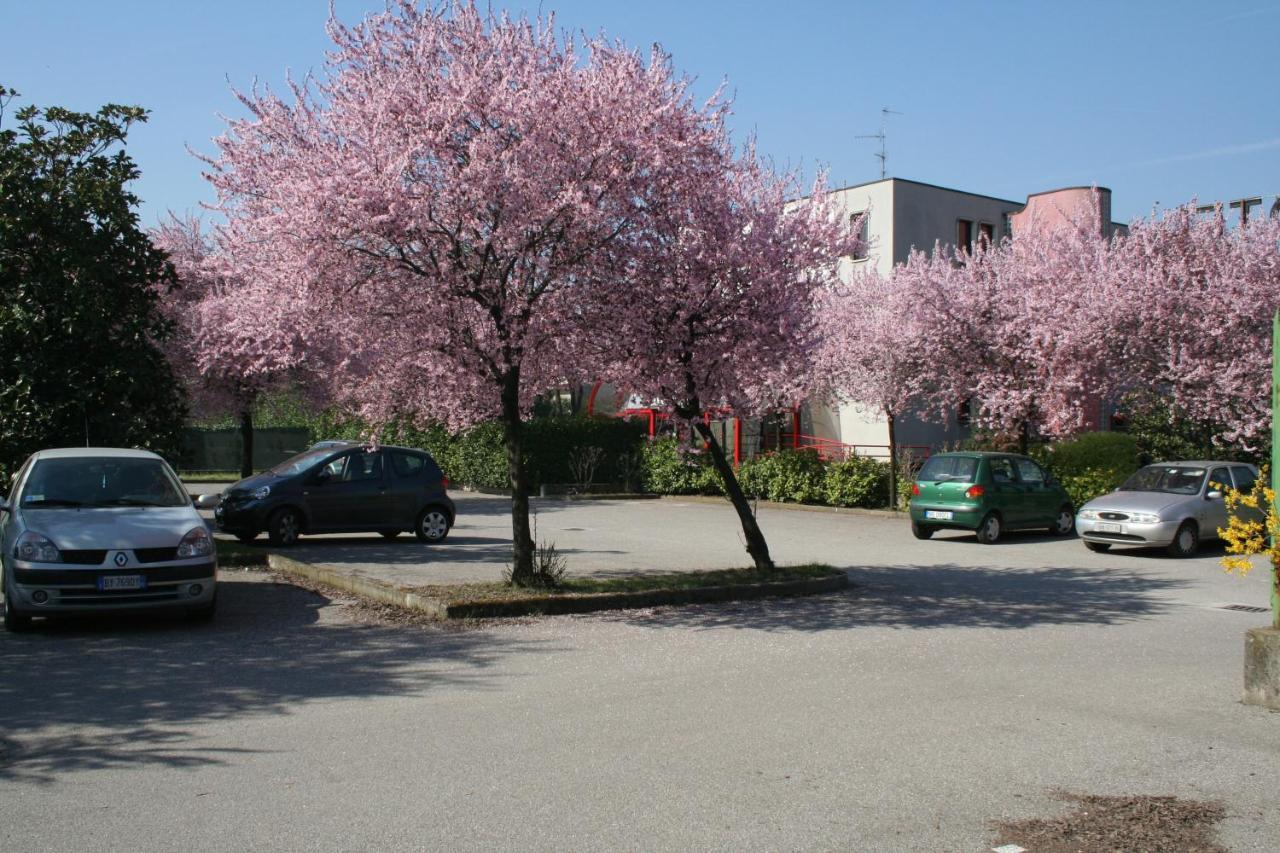 Hotel Longobardo Trezzo sullʼAdda Екстериор снимка